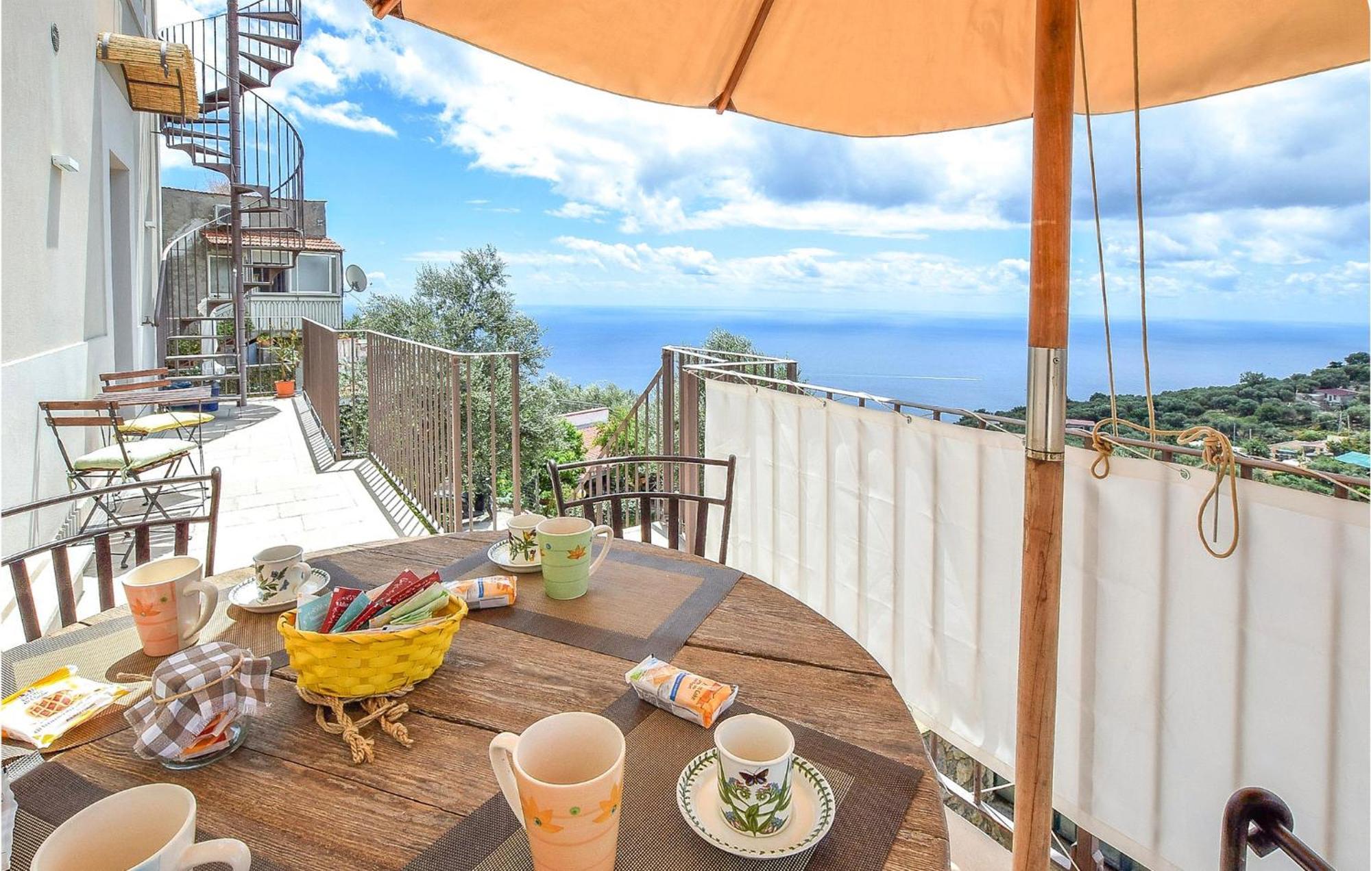 Cozy Apartment In Massa Lubrense Esterno foto