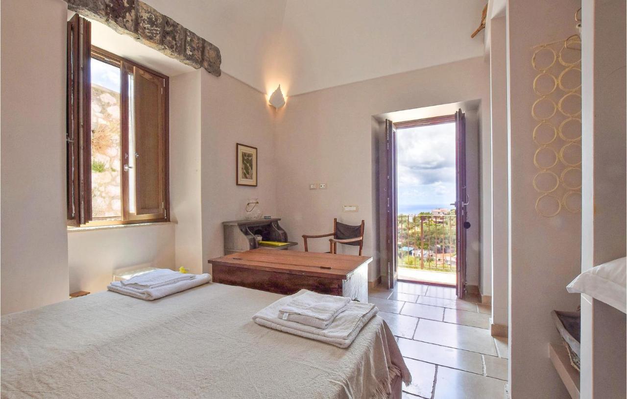 Cozy Apartment In Massa Lubrense Esterno foto